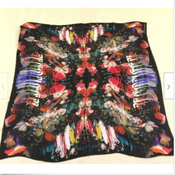 ALEXANDER MCQUEEN Shawl Square Scarf Made in ITALY 100% pure SILK Floral NEW - Picture 1 of 8